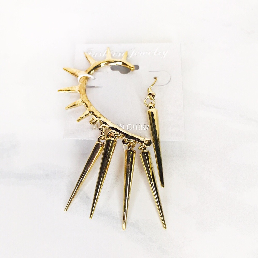 SOLD ✅ Gold Spike Cuff w/Spike Earring